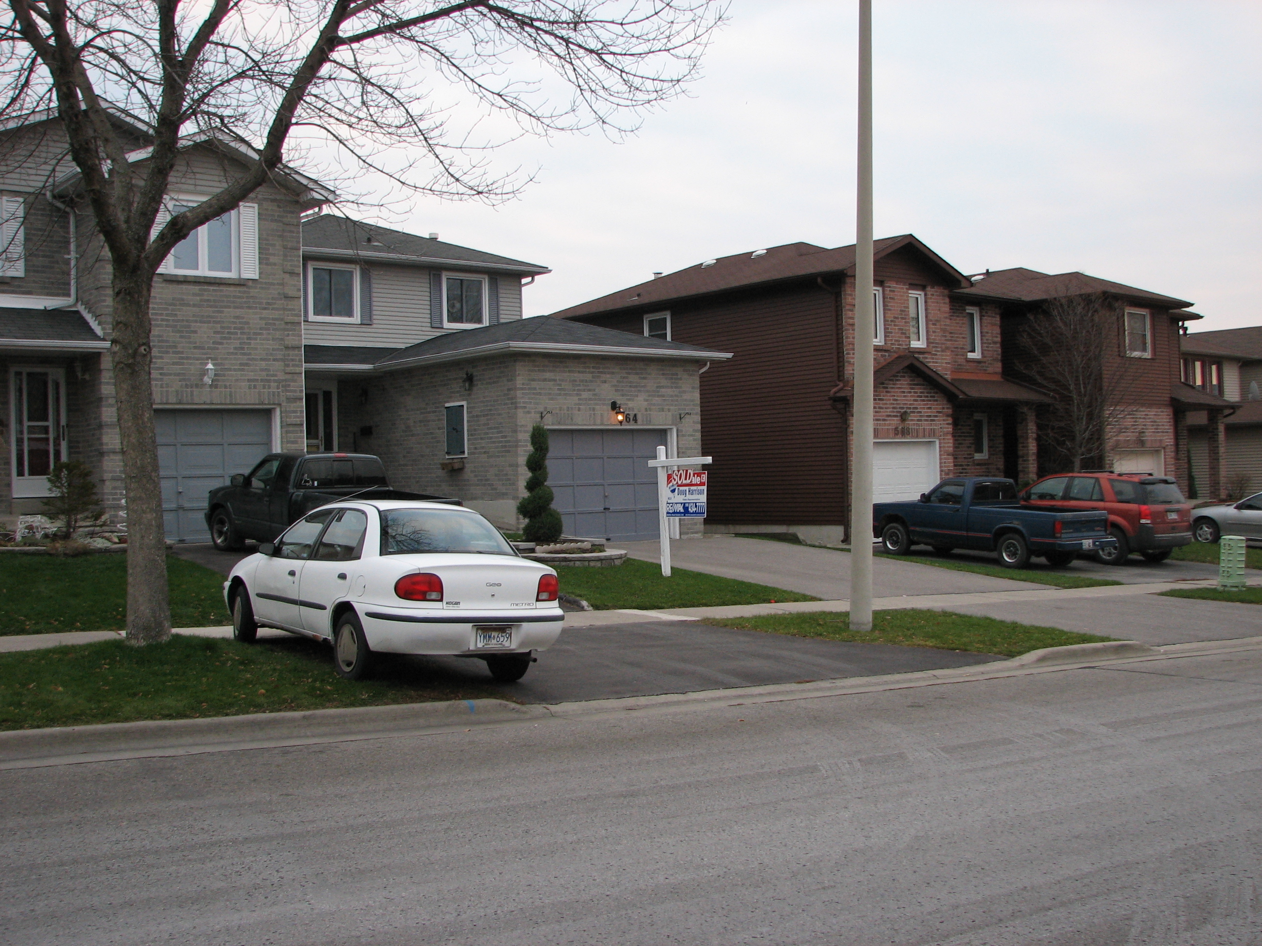 564 Cobblehill outside-4.JPG